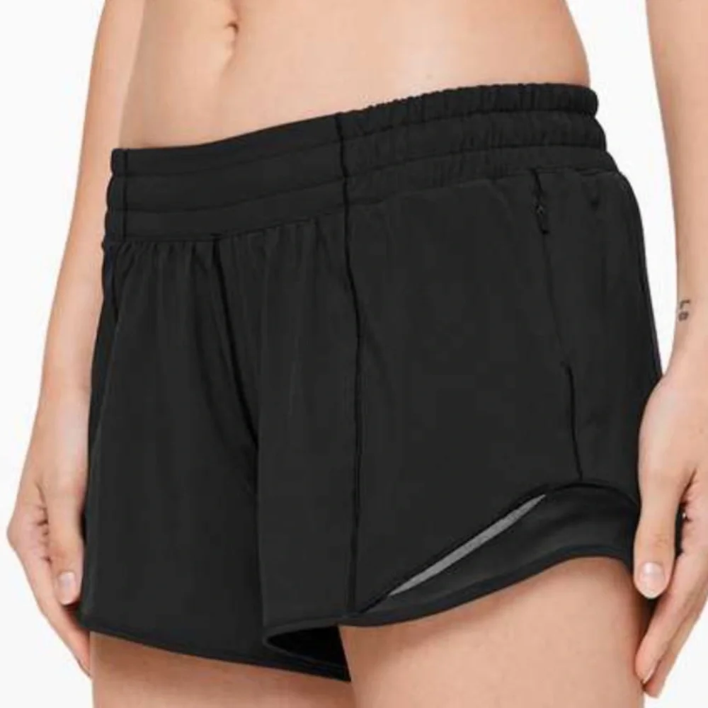 Lululemon Hotty Hot Short II, Long 4 Inches in Black - Size 4 - Picture 15 of 15